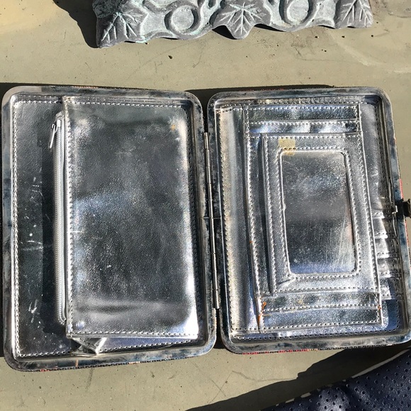 SOLD. 2 Wallets. - Picture 3 of 5